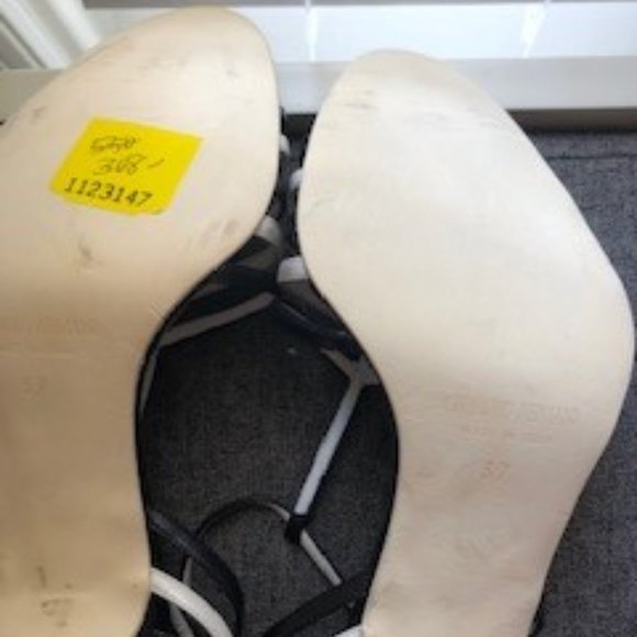 Authentic Giorgio Armani Peep Toe - Picture 4 of 5